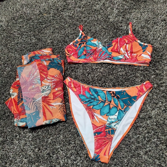 Tropical Bikini Set with Coverup - Picture 6 of 12